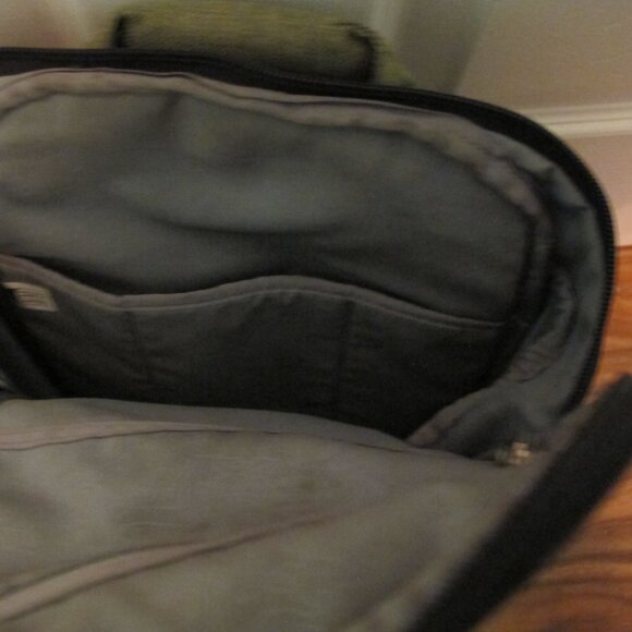 Vintage REI Nikole 9L small daypack convertible sling in Olive - Picture 6 of 9